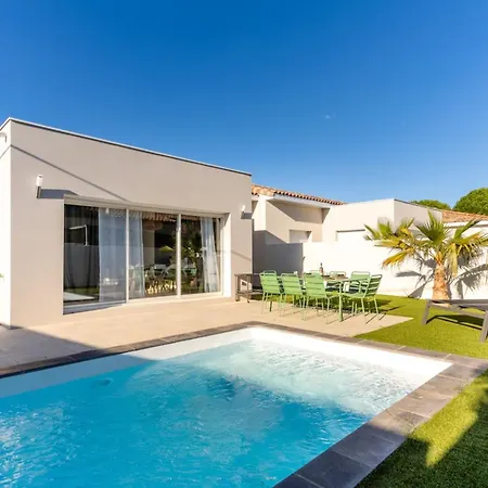Selva 500 M Away Villa *