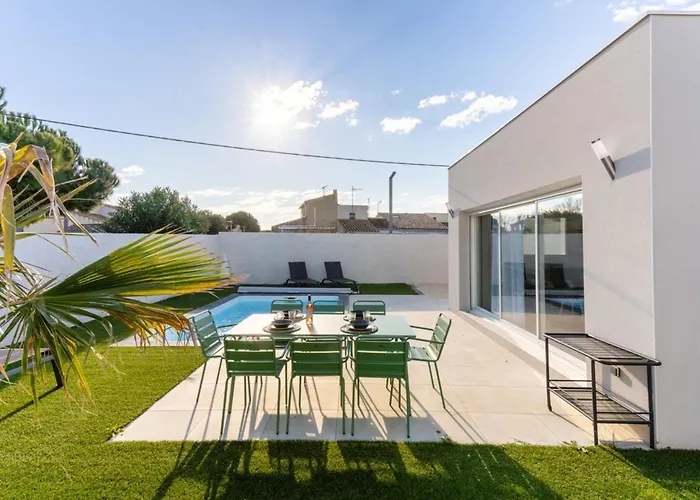 Selva 500 M Away Villa *
